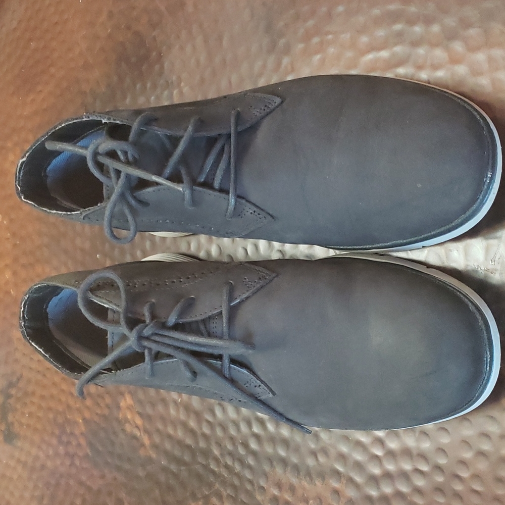 TIMBERLAND,  DEFENDER ALMOST NEW CONDITION, LACE UP BOOTS
